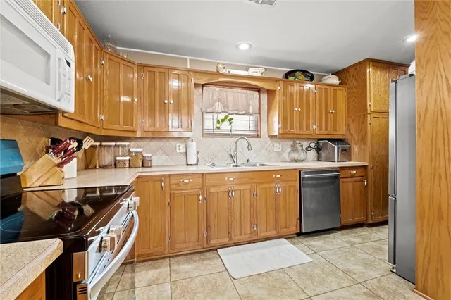 $2,995,000 | 6925 Outer Road, Odessa, MO 64076