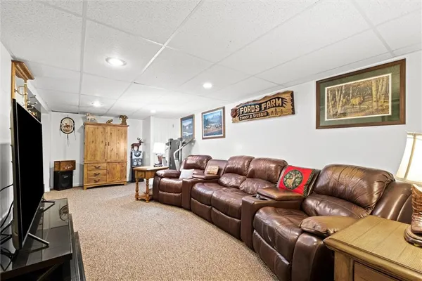 $2,995,000 | 6925 Outer Road, Odessa, MO 64076