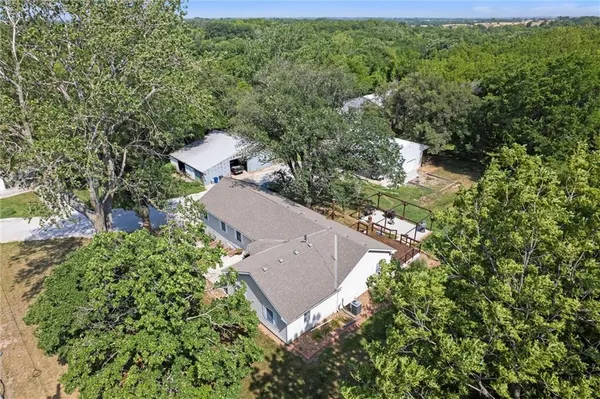 $2,995,000 | 6925 Outer Road, Odessa, MO 64076