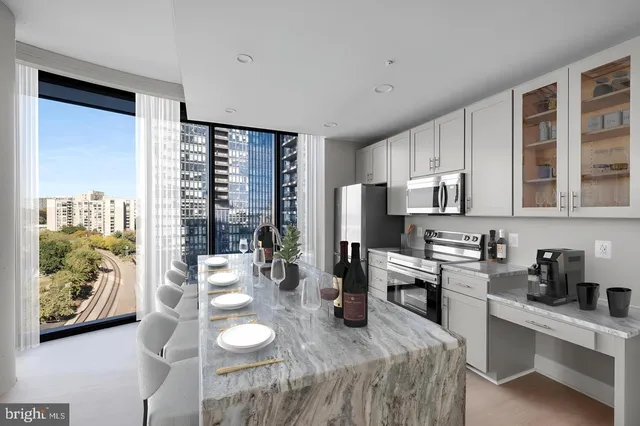 $2,395 | 2301-61 John F Kennedy Boulevard, Philadelphia, PA 19103