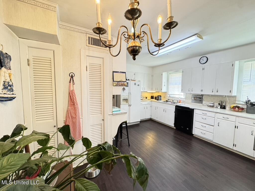 216 Lower Woodville Road Natchez, MS 39120 - Photo 11 of 27 0CD25EC7-ED60-41B5-816C-48A573DF24A9_1_1