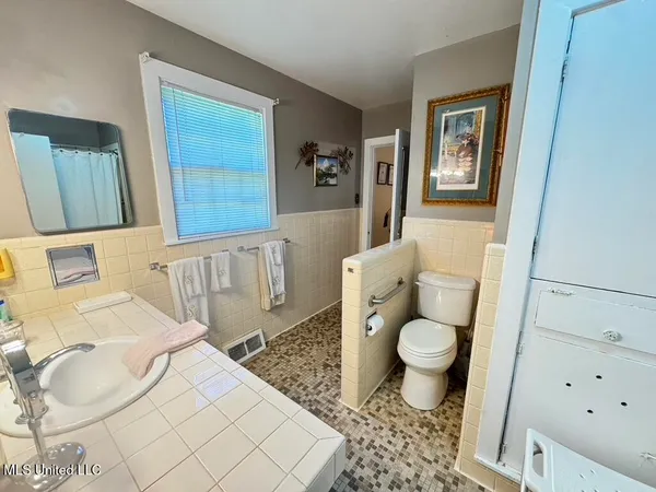 $275,000 | 216 Lower Woodville Road, Natchez, MS 39120