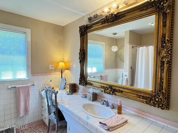 $275,000 | 216 Lower Woodville Road, Natchez, MS 39120