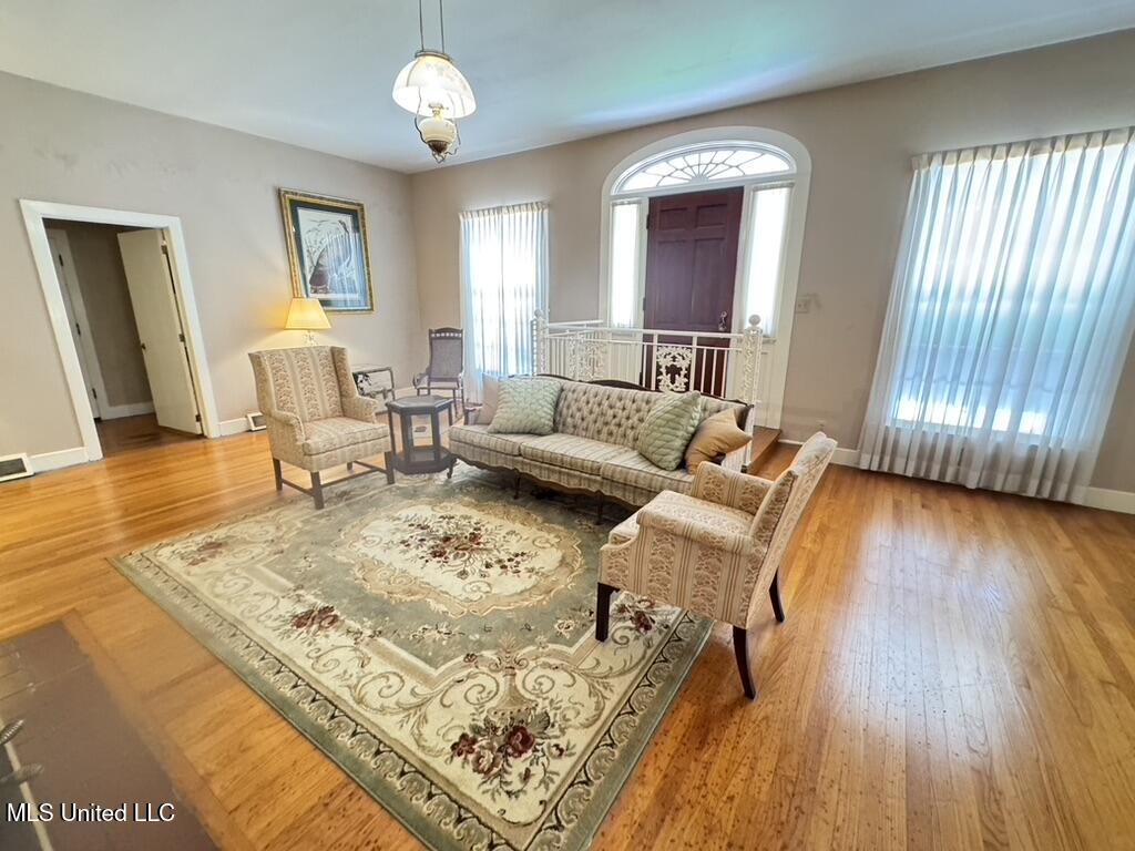 216 Lower Woodville Road Natchez, MS 39120 - Photo 4 of 27 1193E5CB-E0BD-467C-9361-34F850C1C6BF_1_1