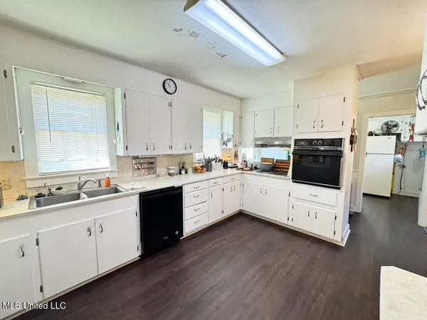 $275,000 | 216 Lower Woodville Road, Natchez, MS 39120