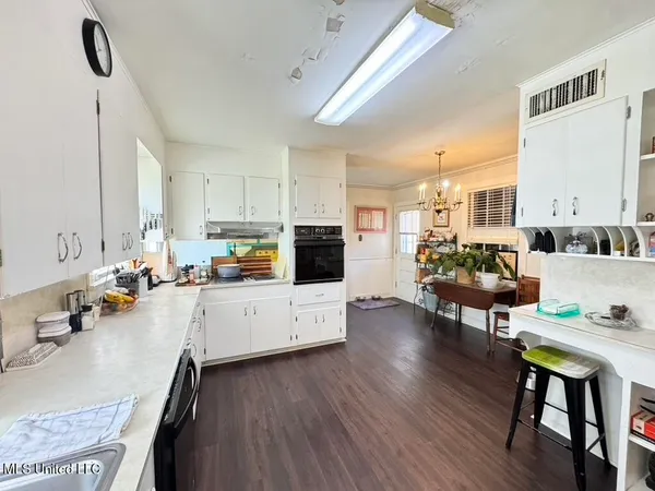 $275,000 | 216 Lower Woodville Road, Natchez, MS 39120