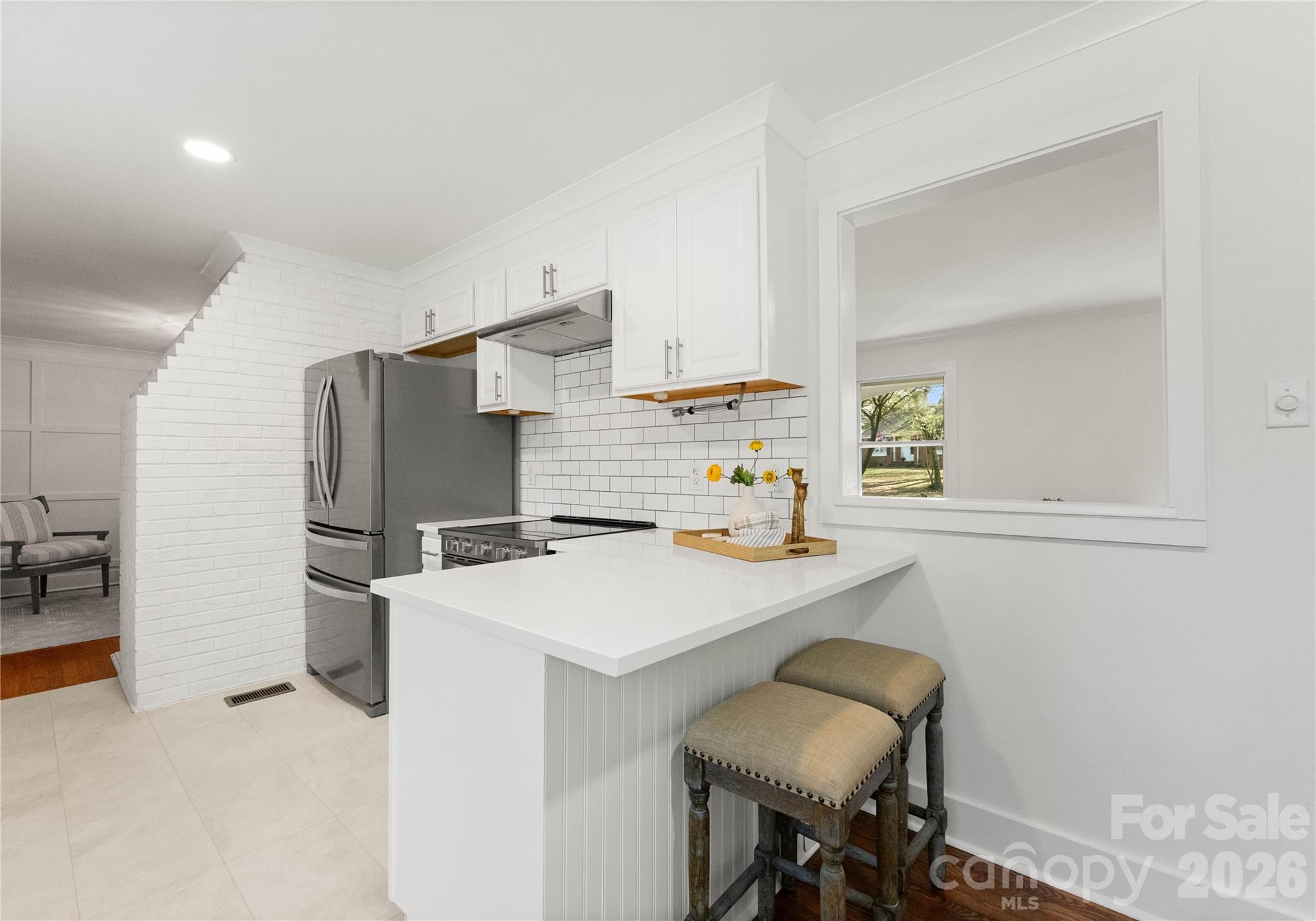 5100 White Oak Road Charlotte, NC 28210 - Photo 10 of 43 a kitchen with a refrigerator a stove a sink and a dining table