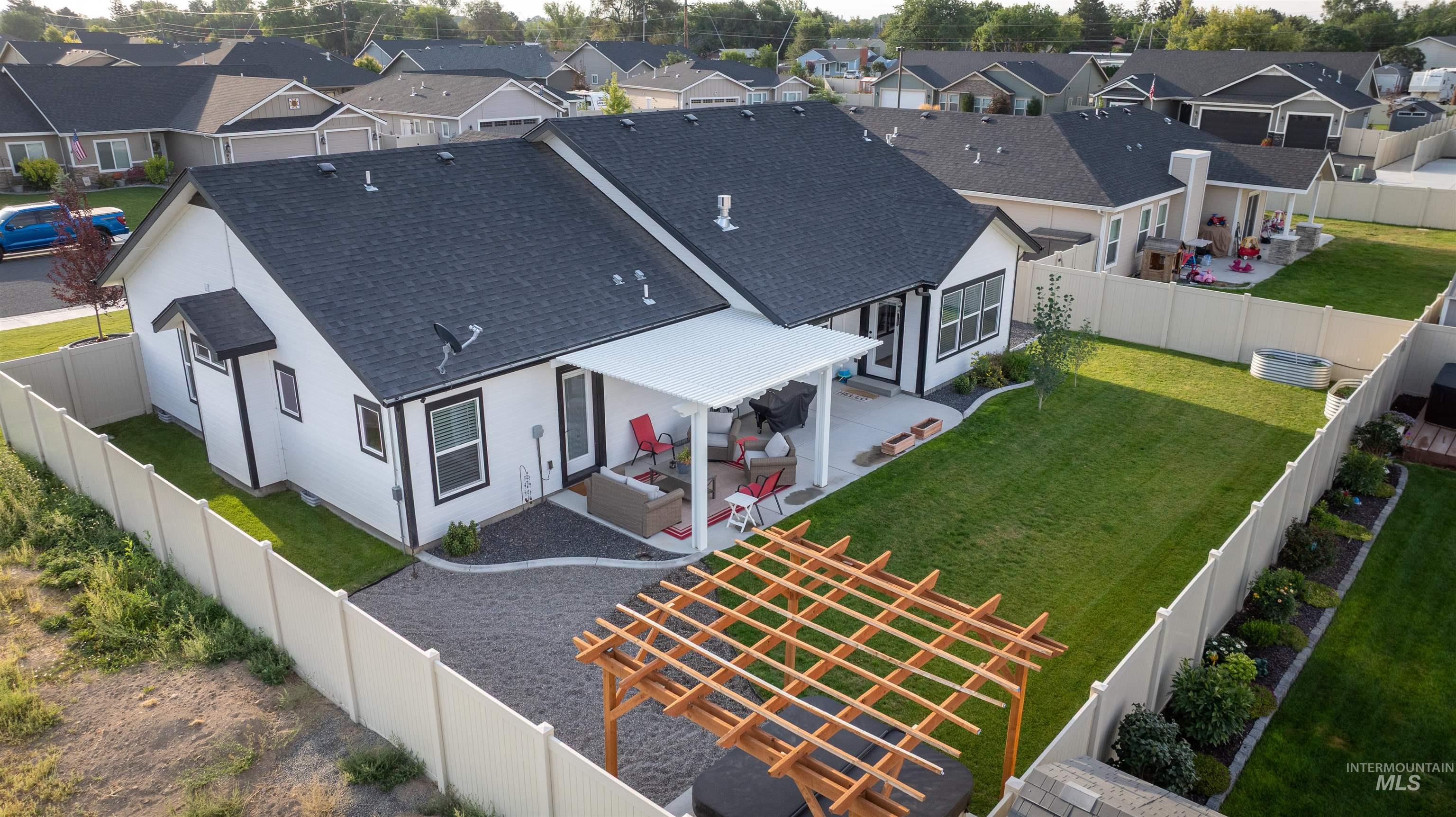 946 Kenbrook Loop Twin Falls, ID 83301 - Photo 33 of 35 Aerial perspective of suburban area
