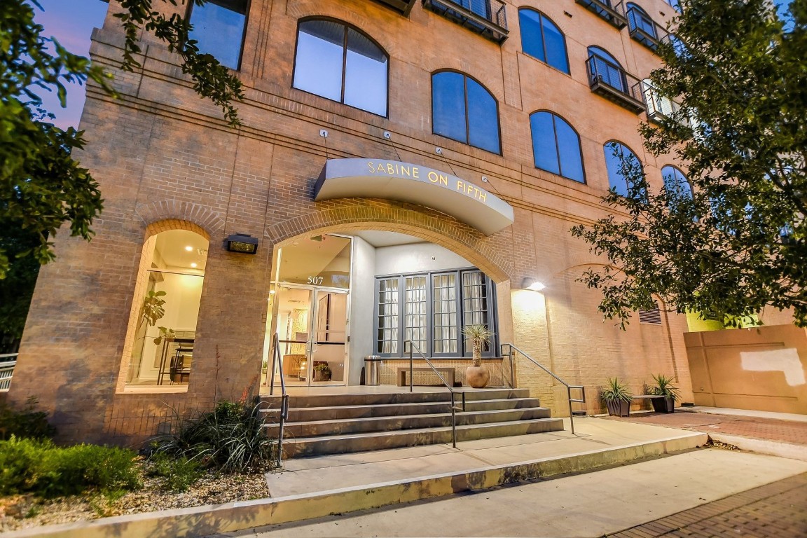 507 Sabine Street, Unit 303 Austin, TX 78701 - Photo 19 of 28 a front view of a building