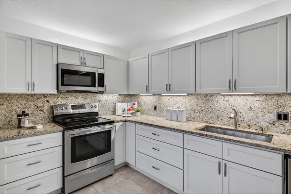 $395,000 | 9101 Southwest 19th Place, Unit A, Davie, FL 33324