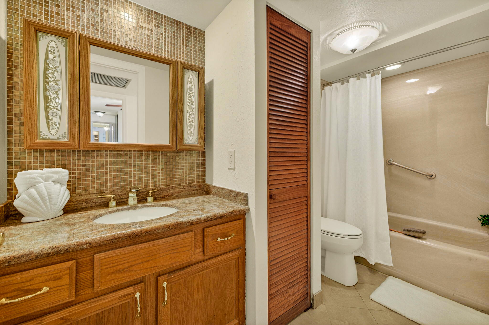 9101 Southwest 19th Place, Unit A Davie, FL 33324 - Photo 46 of 58 46 Main Bath