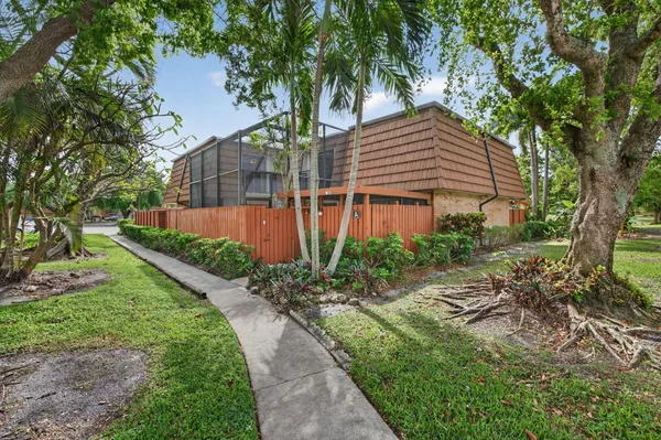 $395,000 | 9101 Southwest 19th Place, Unit A, Davie, FL 33324