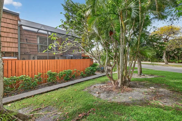 $395,000 | 9101 Southwest 19th Place, Unit A, Davie, FL 33324