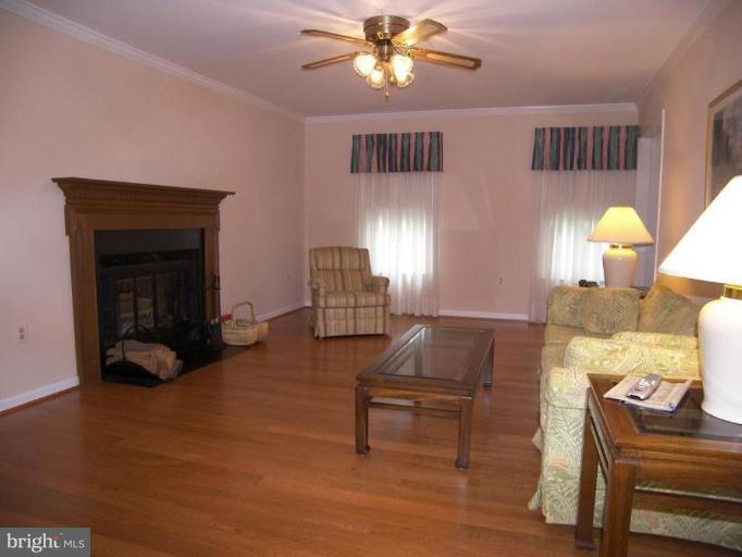 11900 Parallel Road Bowie, MD 20720 - Photo 9 of 22 Living Room