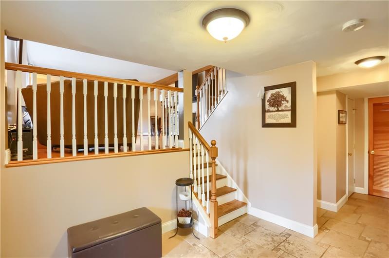 636 Fort Couch Road Pittsburgh, PA 15241 - Photo 4 of 25 Gallery Image 4
