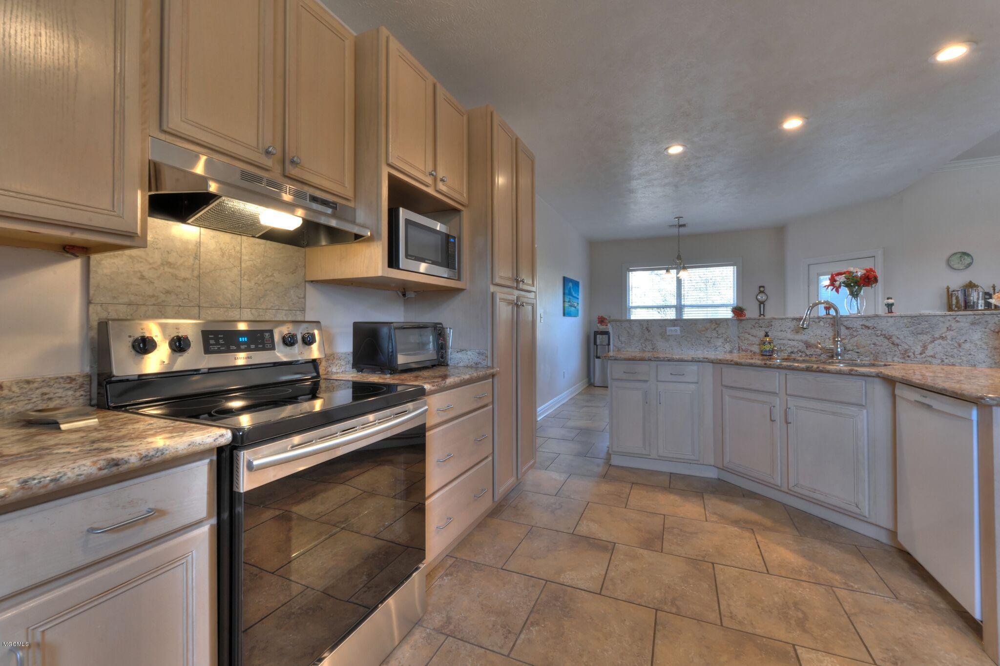 8348 Ridgewood Road Kiln, MS 39556 - Photo 12 of 23 8348 Ridgewood Dr 12_preview