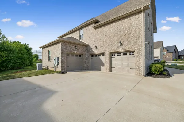 $686,900 | 333 Clarabelle Lane, Clarksville, TN 37043