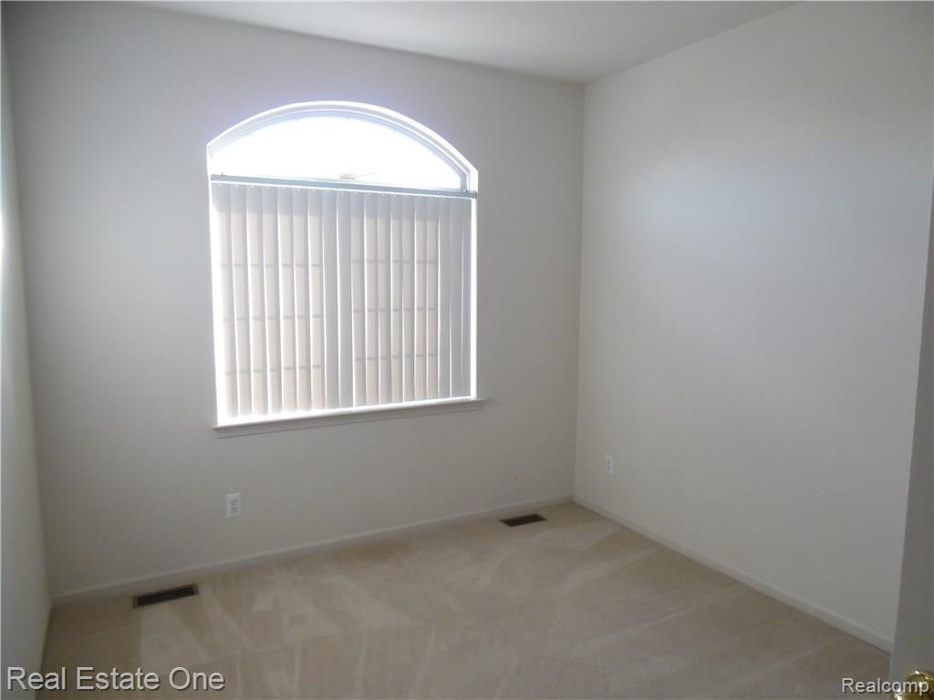 4115 Stone Post Road Newport, MI 48166 - Photo 12 of 16 028.JPG