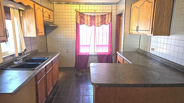 $39,900 | 14609 Lexington Avenue, Harvey, IL 60426