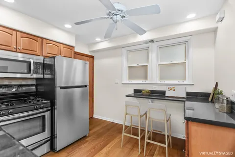 $129,900 | 125 Callan Avenue, Unit 1W, Evanston, IL 60202