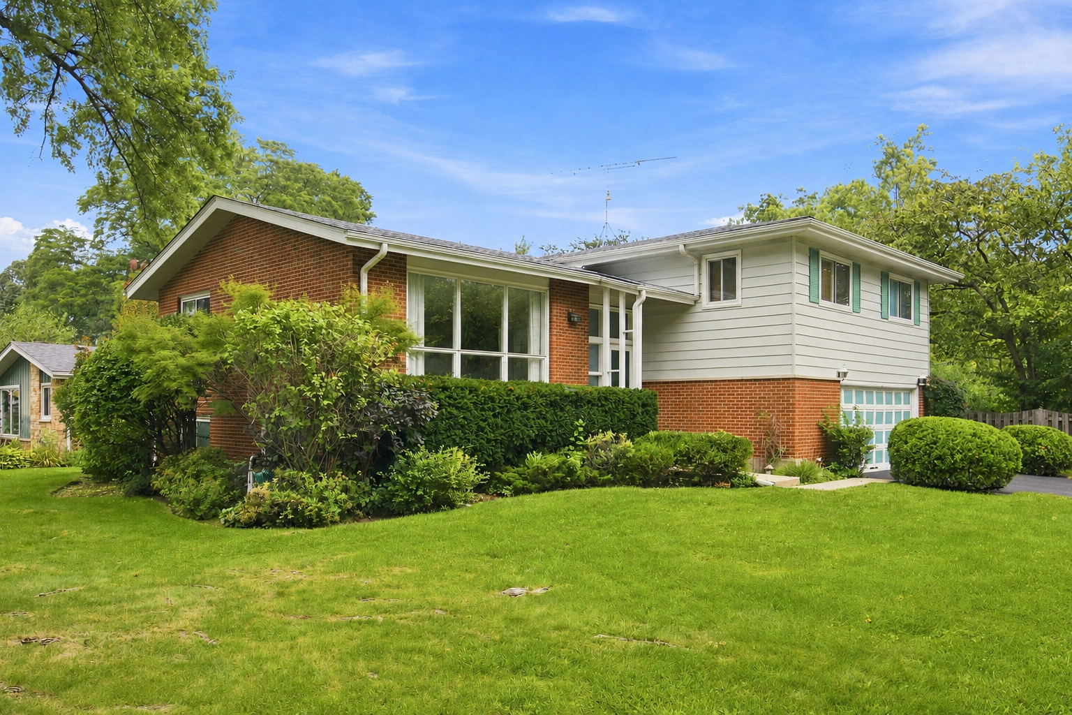 1103 Kenton Road Deerfield, IL 60015 - Photo 2 of 20 Gallery Image 2