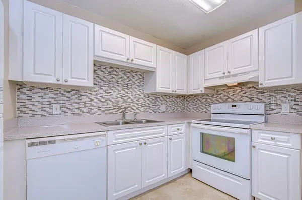 $162,900 | 13693 Orange Sunset Drive, Unit 203, Tampa, FL 33618