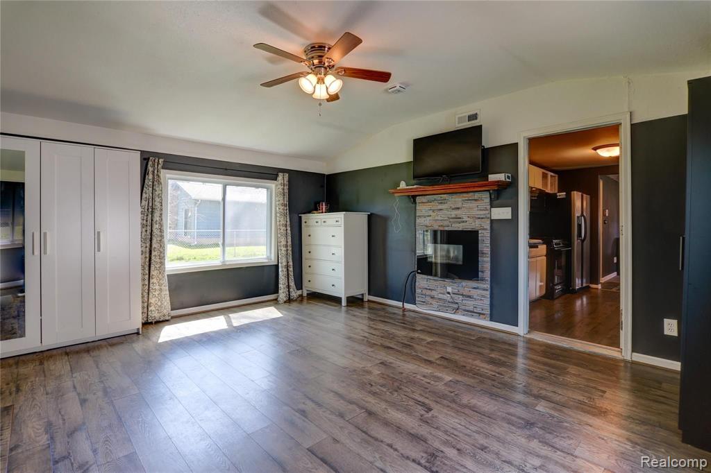 4296 North Genesee Road Flint, MI 48506 - Photo 7 of 17