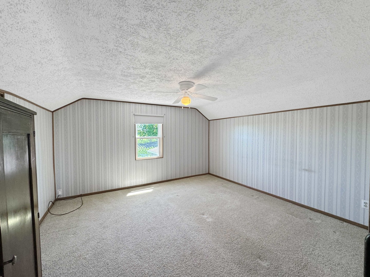 14231 West Kent Road Kent, IL 61044 - Photo 27 of 29 an empty room with windows