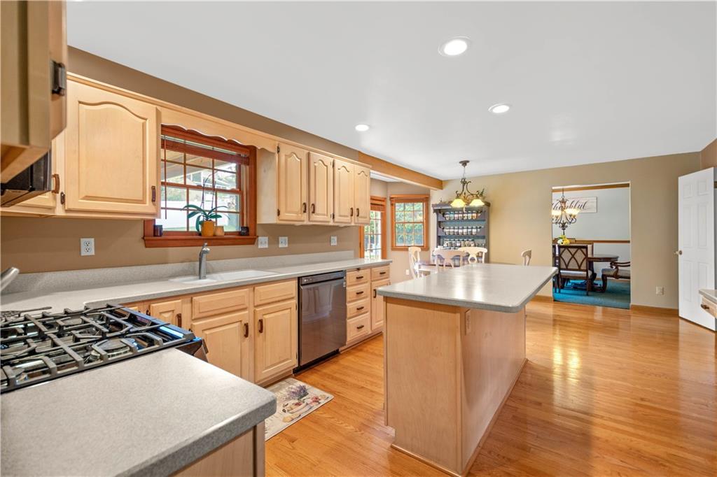 242 Seanor Road Irwin, PA 15642 - Photo 3 of 25 Gallery Image 3