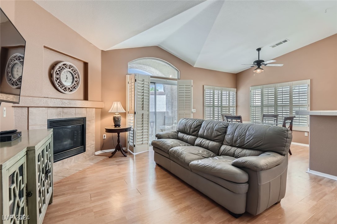 4980 Black Bear Road, Unit 102 Las Vegas, NV 89149 - Photo 4 of 17