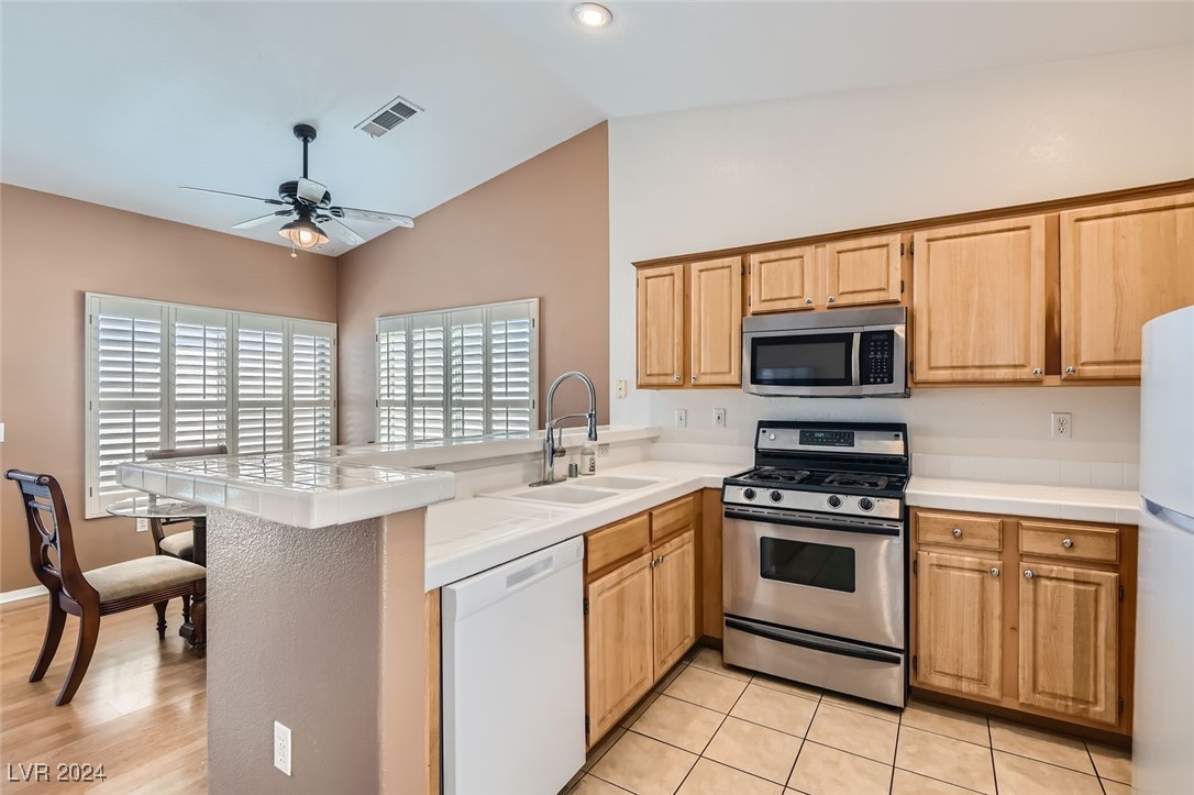 4980 Black Bear Road, Unit 102 Las Vegas, NV 89149 - Photo 6 of 17