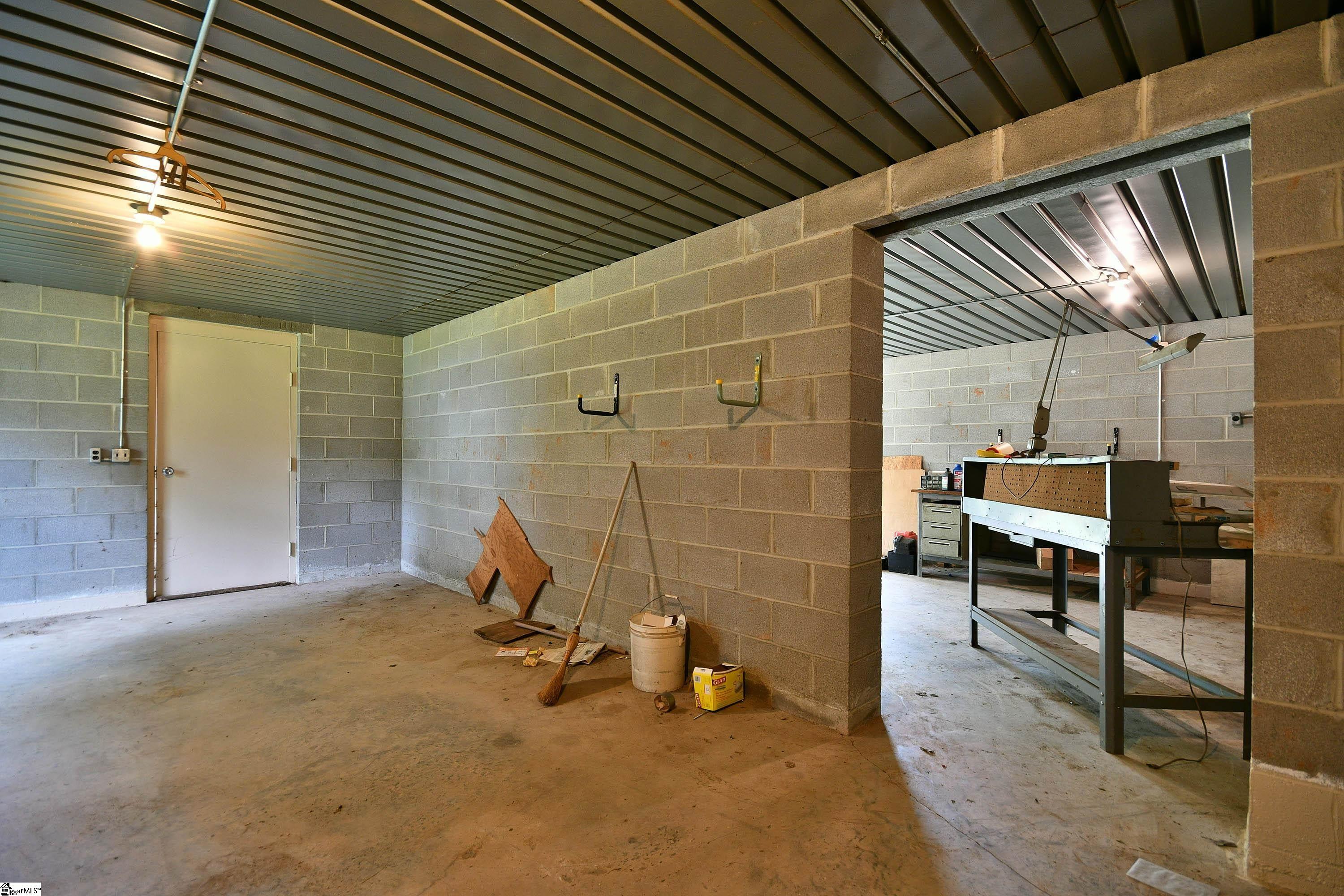 228 Eastbourne Road Greenville, SC 29611 - Photo 9 of 36 Gallery Image 9