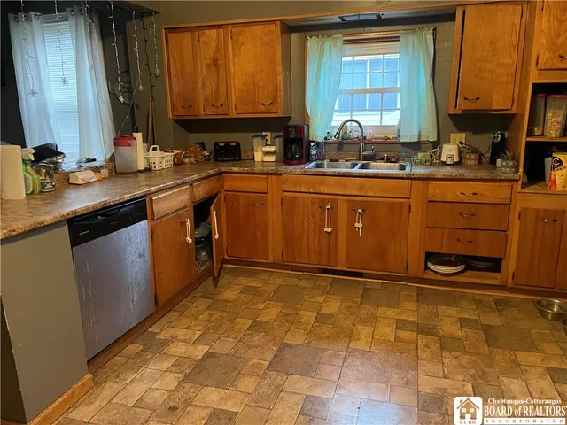 $149,900 | 129 Eagle Street, Pomfret, NY 14063