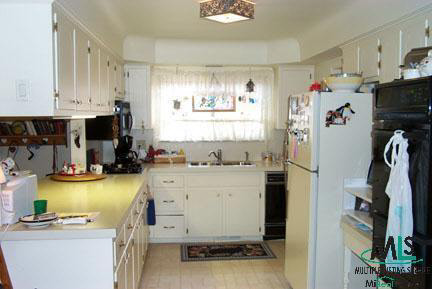 27258 Jean Road Warren, MI 48093 - Photo 2 of 9 639482-1.JPG