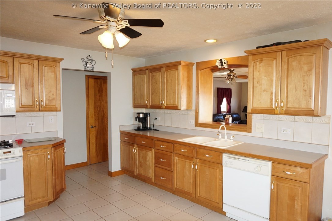 84 Elm Street Winfield, WV 25213 - Photo 8 of 29 Gallery Image 8