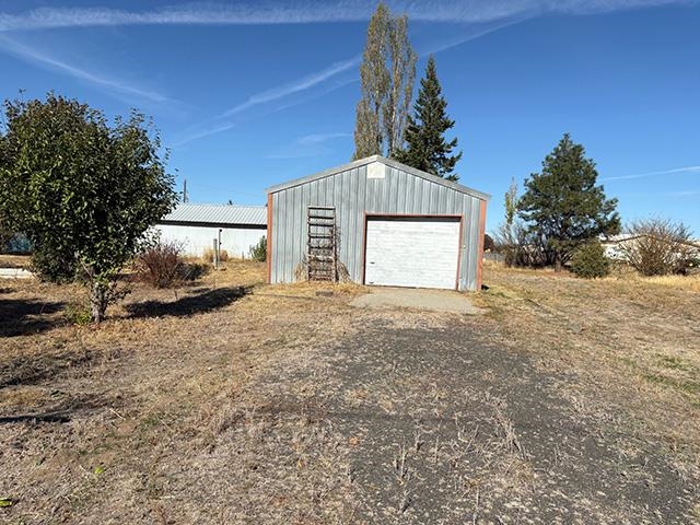 210 North E Foster Street Creston, WA 99117 - Photo 12 of 15