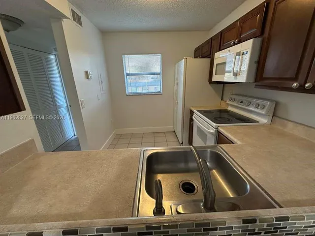 $2,200 | Pembroke Pines, Pembroke Pines, FL 33024