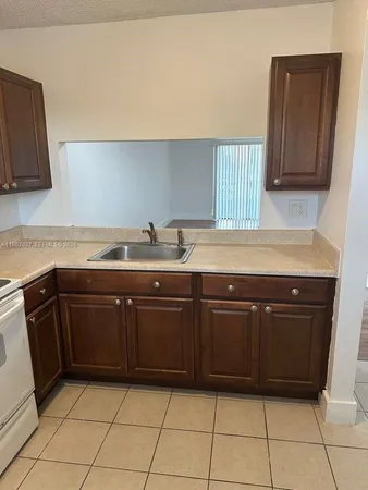$2,100 | Pembroke Pines, Pembroke Pines, FL 33024