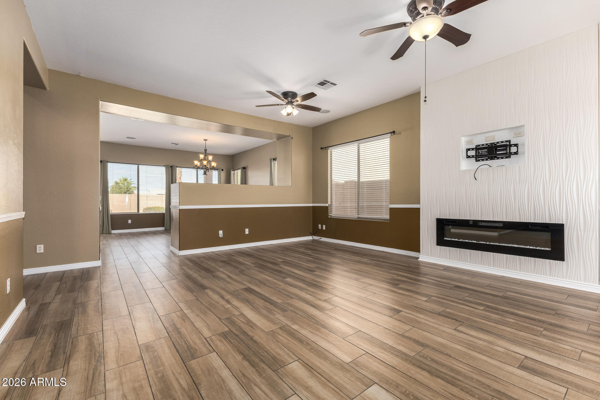 1644 East Orangewood Street Gilbert, AZ 85296 - Photo 5 of 40 05 - Orangewood