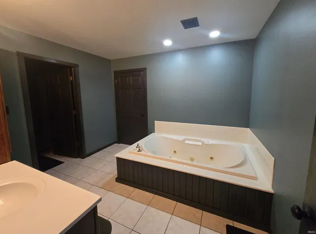 $368,000 | 7920 Weilbrenner Road, Mount Vernon, IN 47620