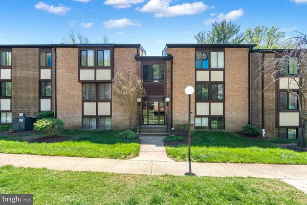 $2,300 | 9733 Kings Crown Court, Unit 102, Fairfax, VA 22031