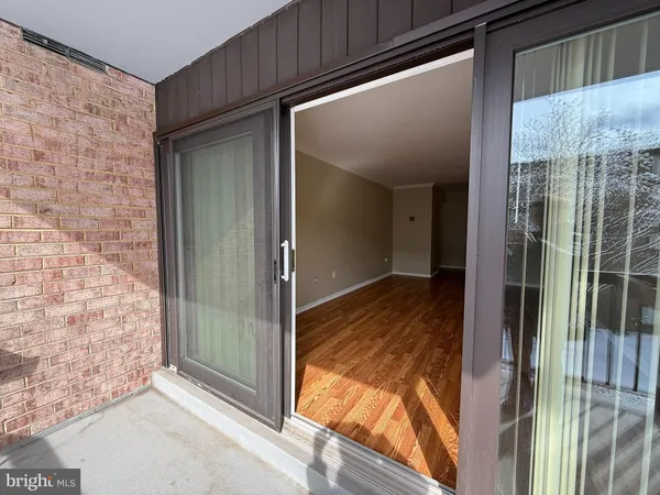 $2,300 | 9733 Kings Crown Court, Unit 102, Fairfax, VA 22031