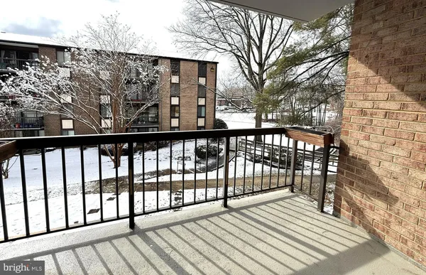 $2,300 | 9733 Kings Crown Court, Unit 102, Fairfax, VA 22031