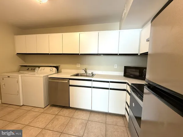 $2,300 | 9733 Kings Crown Court, Unit 102, Fairfax, VA 22031