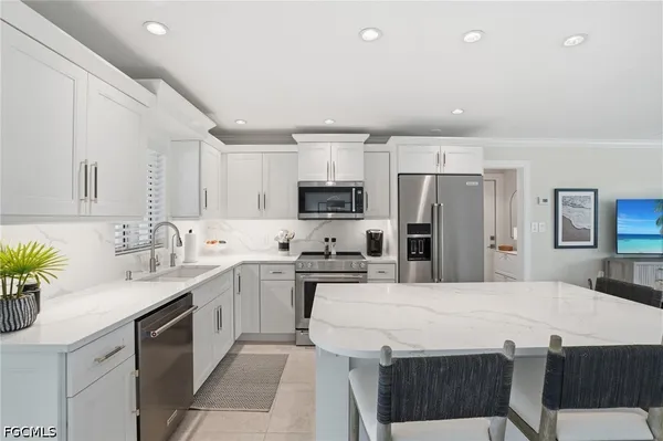 $1,249,999 | 20 Bayview Boulevard, Fort Myers Beach, FL 33931