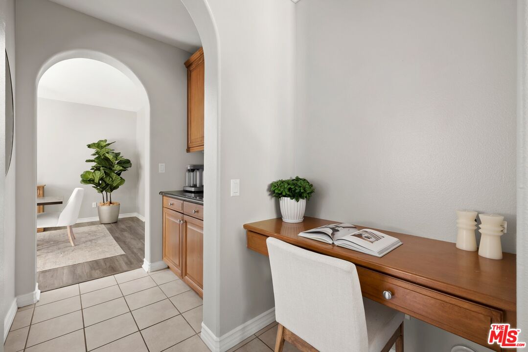 886 Hemlock Ridge Court Simi Valley, CA 93065 - Photo 8 of 28 Gallery Image 8
