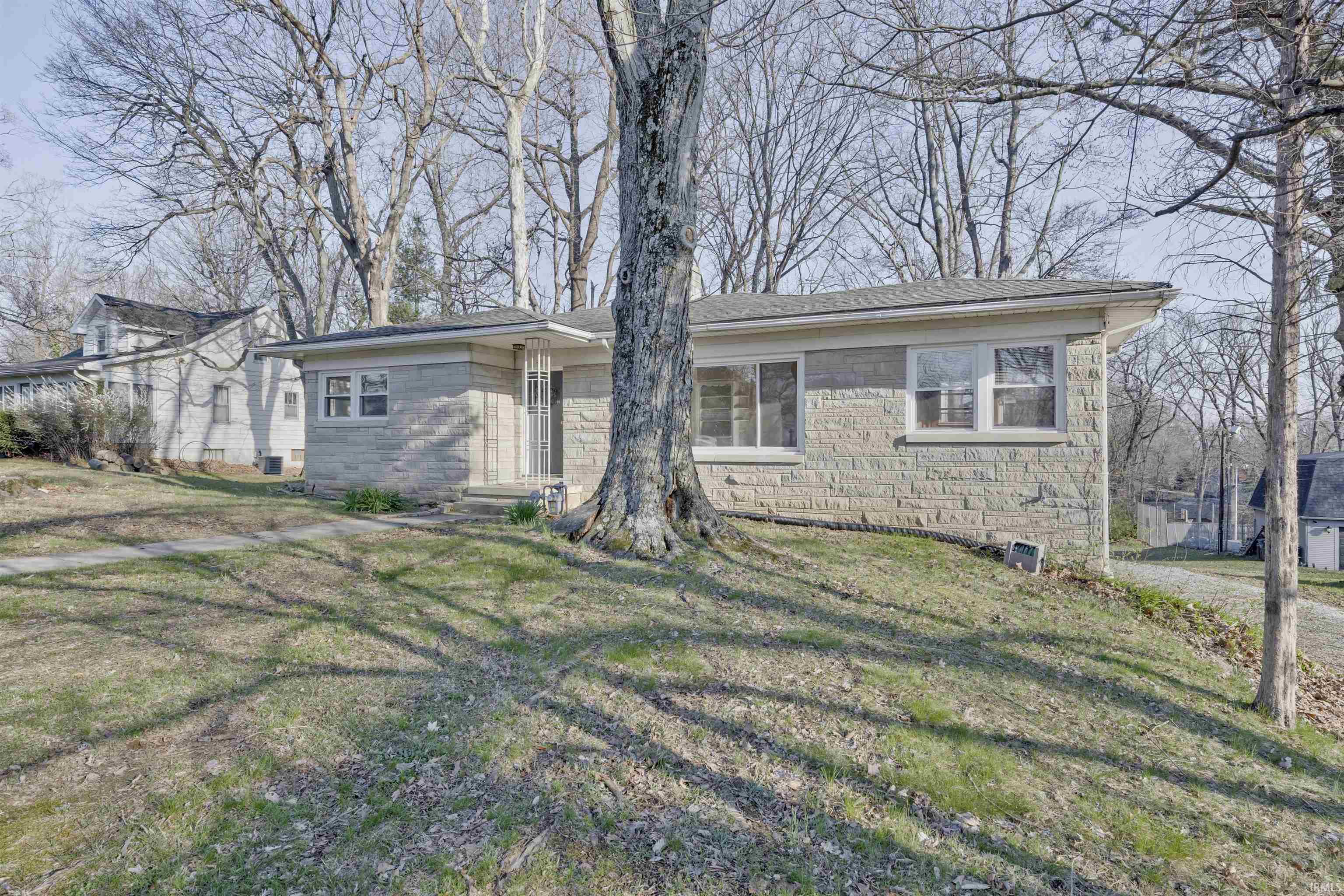 5910 Newburgh Road Evansville, IN 47715 - Photo 3 of 32