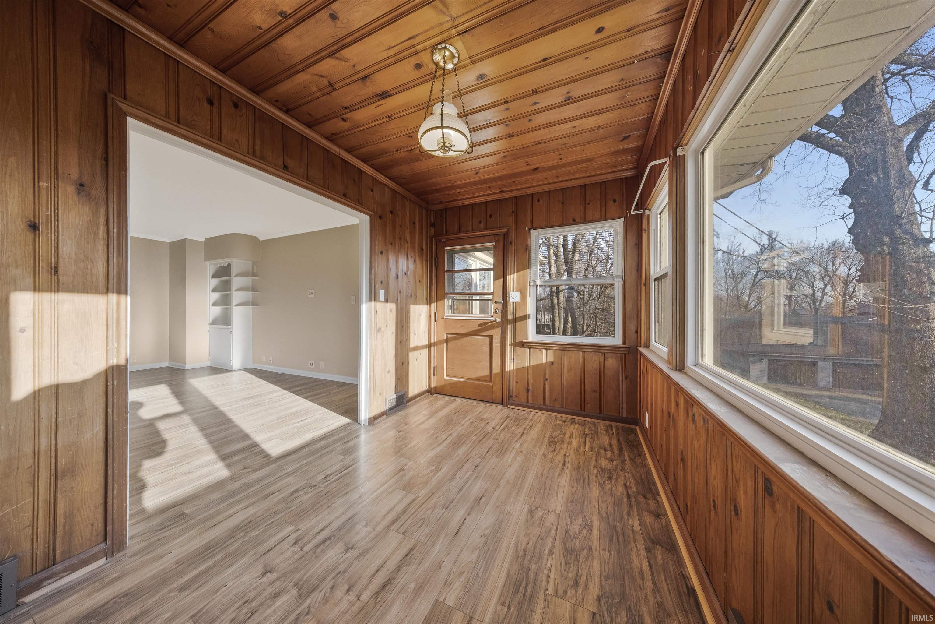 5910 Newburgh Road Evansville, IN 47715 - Photo 10 of 32