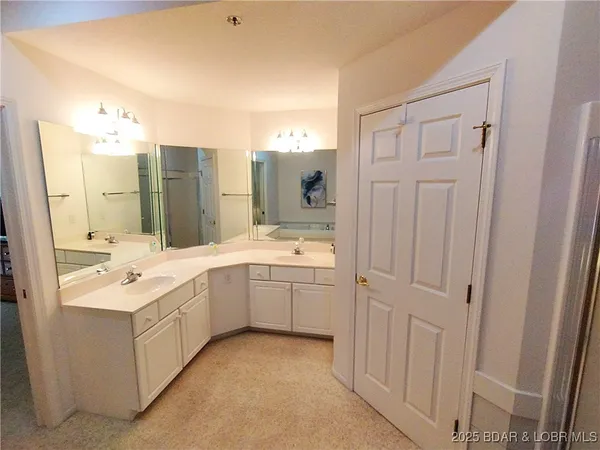 $369,000 | 910 Harbour Towne Drive, Unit E910, Lake Ozark, MO 65049