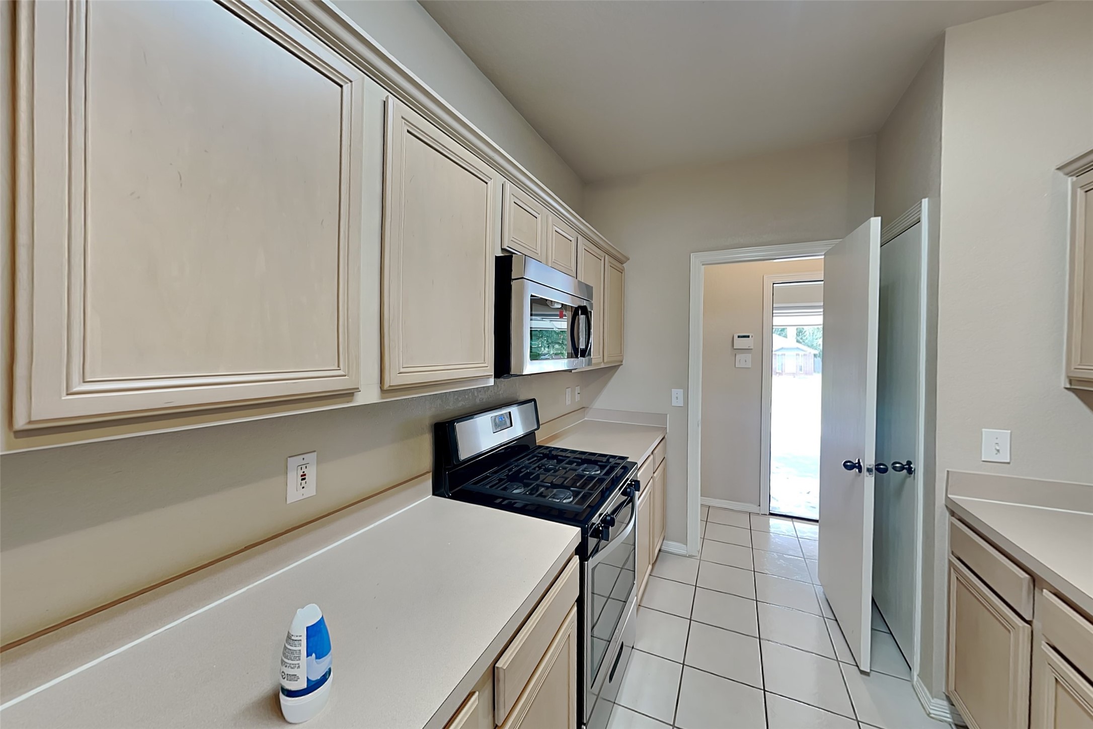 285 Mesa View Conroe, TX 77316 - Photo 2 of 16
